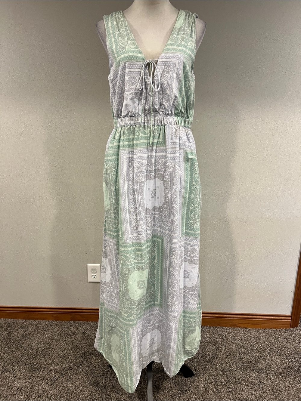 Universal Thread patchwork paisley print Sleeveless v-neck Maxi Dress size small